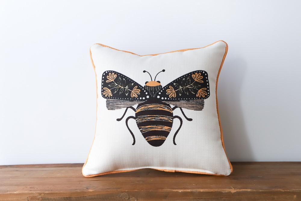 Botanical Bee Pillow TXT0685